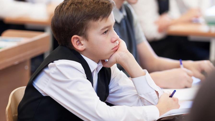 Niños inteligentes que no hacen nada en el colegio