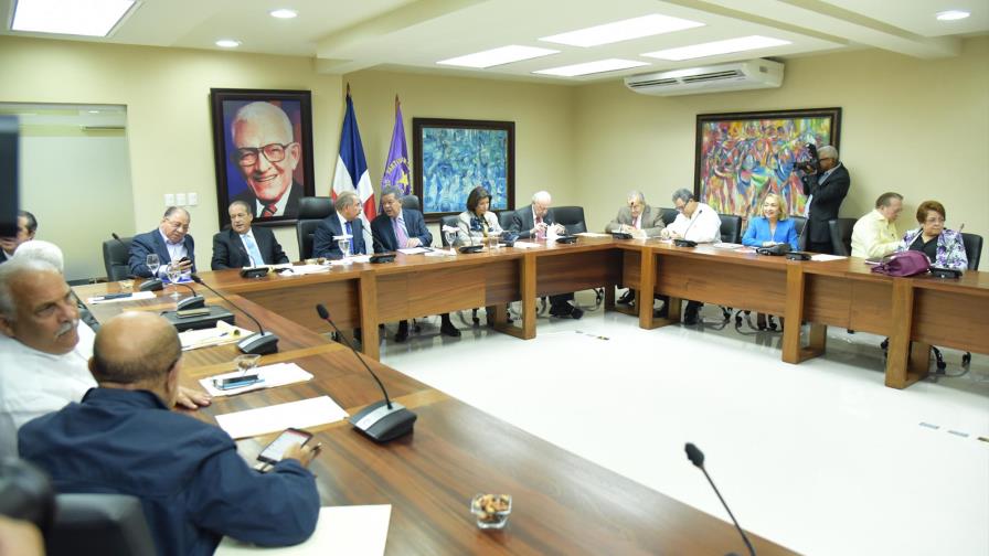 Comité Político del PLD reitera pedido a JCE de extensión de plazo para decidir primarias
