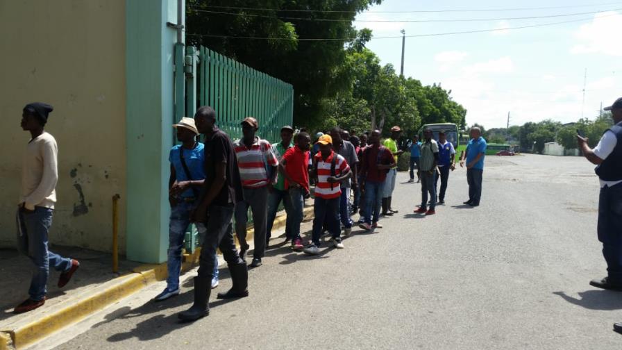 Deportarán hoy 323 indocumentados de diferentes nacionalidades