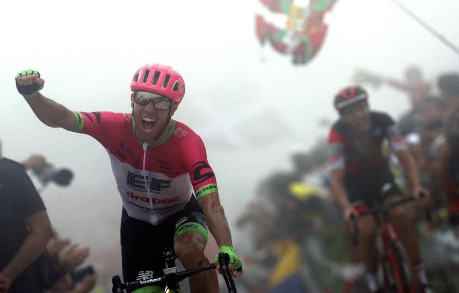 Michael Woods gana la 17ª etapa de la Vuelta, Yates aguanta el liderato