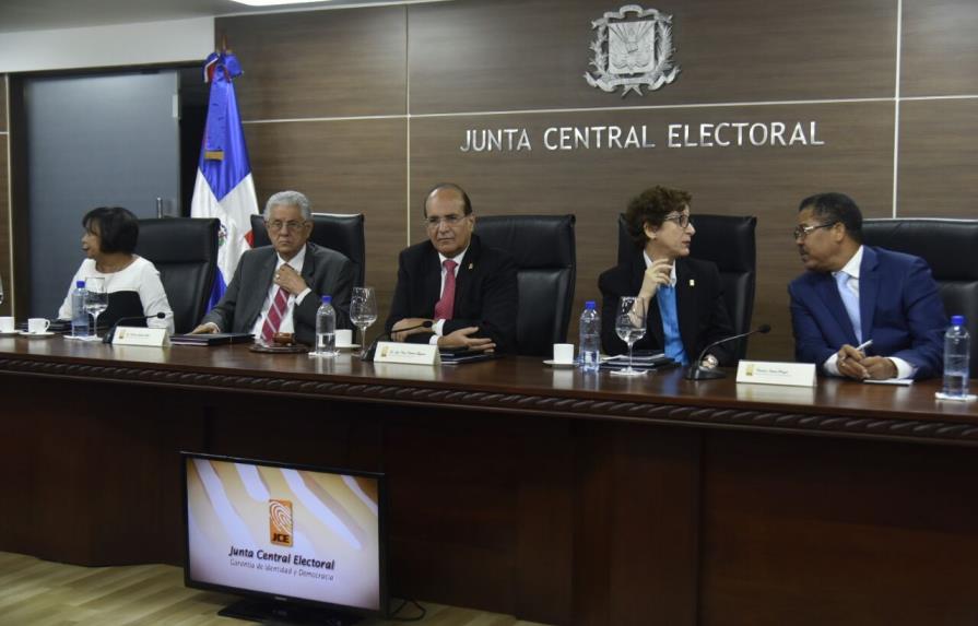 Partidos reclaman a la JCE extender plazo para escoger método de elección de candidatos