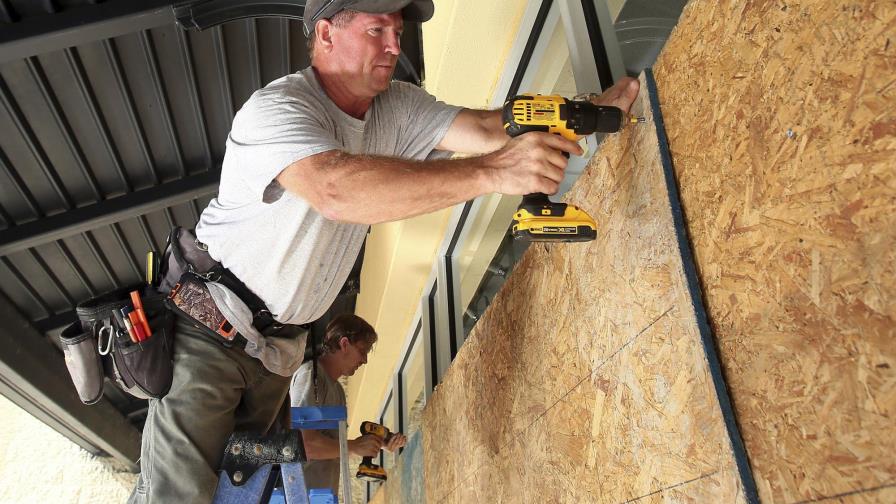 Temor en EEUU por trayectoria incierta del huracán Florence