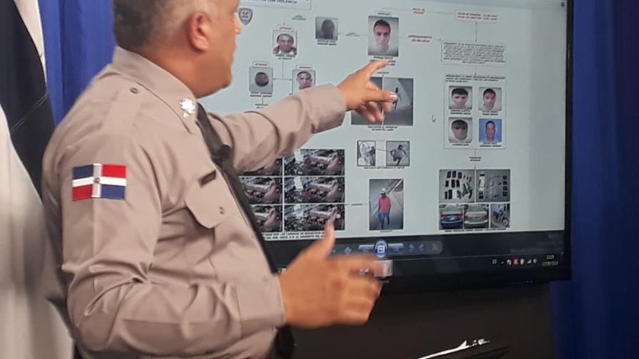 Policía identifica asaltantes de restaurante en Naco; uno viajó ayer a Venezuela Policía identifica asaltantes de restaurante en Naco; uno viajó ayer a Venezuela