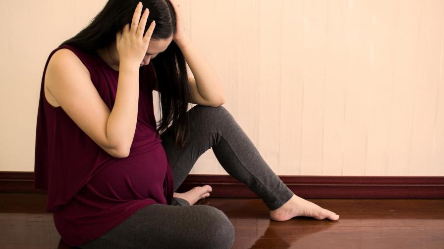 Estoy a punto de dar a luz y mi esposo me dejó por otra mujer, ¿qué hago?