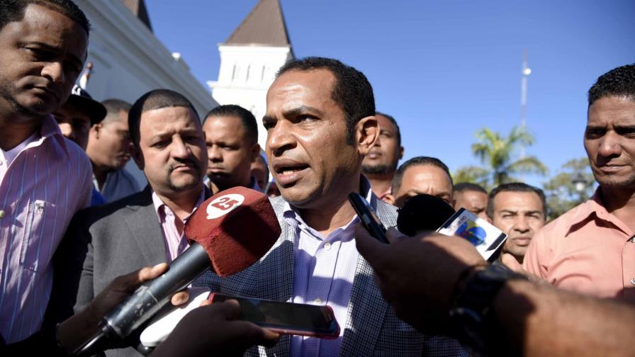 Transportistas de Santiago rechazan aumento en precio del pasaje Transportistas de Santiago rechazan aumento en precio del pasaje