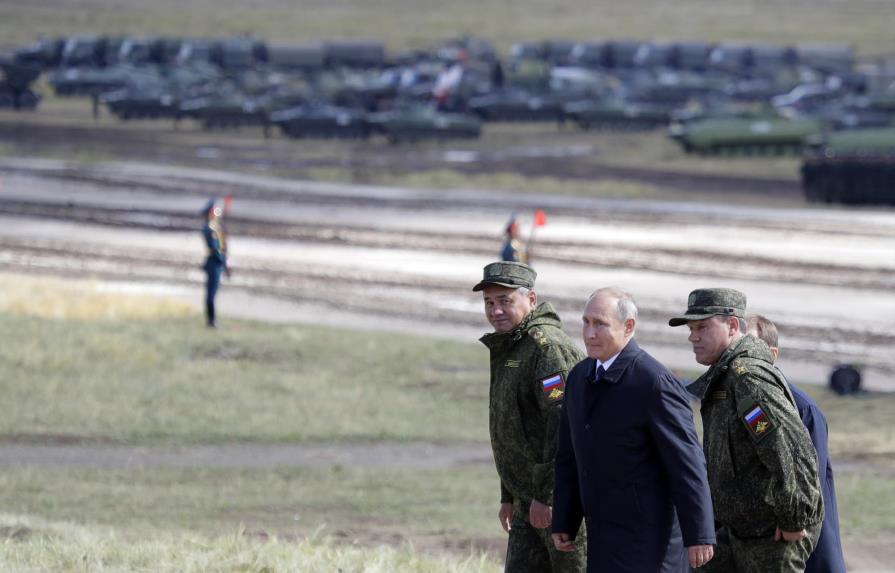 Putin supervisa masivas maniobras militares rusas