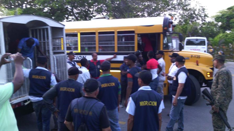 Migración detiene más de mil extranjeros durante intervención en distintas provincias Migración detiene más de mil extranjeros durante intervención en distintas provincias