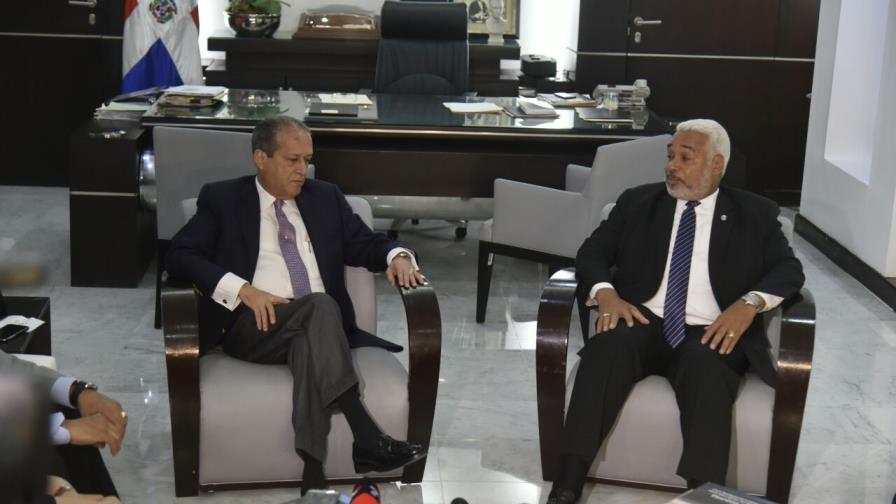 Reinaldo afirma Danilo no quisiera tomar medidas “odiosas” como aumentar el combustible