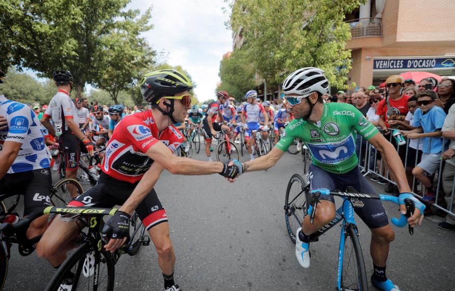 Simon Yates deja casi sentenciada la Vuelta en etapa ganada por Pinot