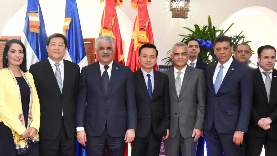 Canciller Miguel Vargas y delegación china intercambian sobre inversión y turismo Canciller Miguel Vargas y delegación china intercambian sobre inversión y turismo