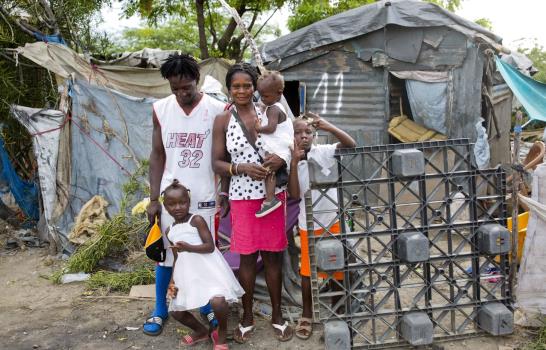 Haitianos se ganan la vida en vertedero