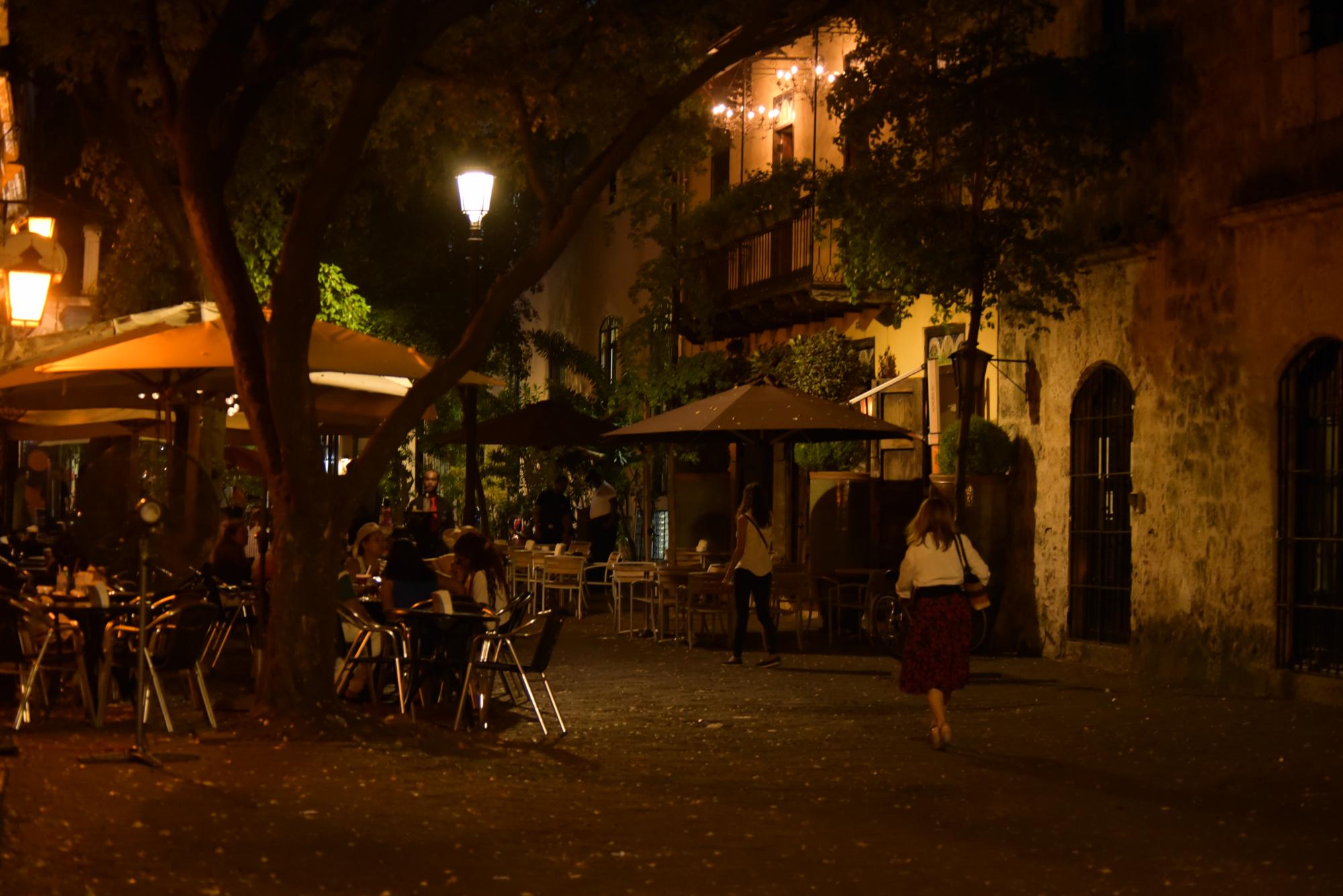Bares de la zona en la Plaza España.