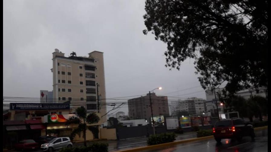Aguaceros y tronadas afectan el Gran Santo Domingo por remanentes de Isaac Aguaceros y tronadas afectan el Gran Santo Domingo por remanentes de Isaac