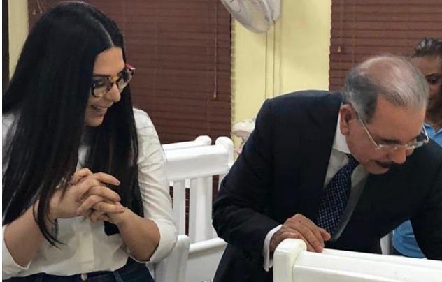 Presidente Medina visita lugar que acoge temporalmente a menores desamparados