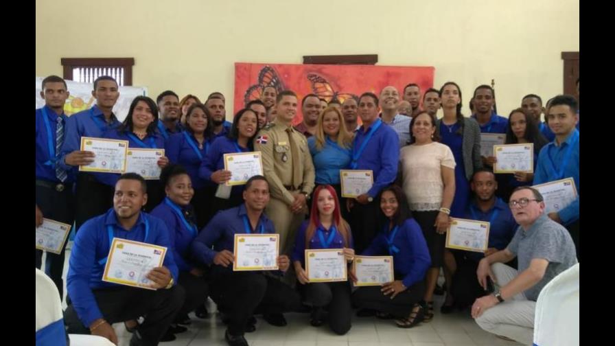 Capacitan jóvenes en Seguridad Escolar 