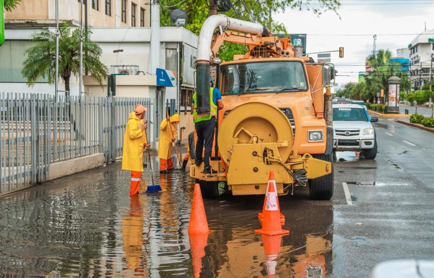 Alcaldía del Distrito Nacional continúa trabajos en drenaje de las avenidas de la ciudad