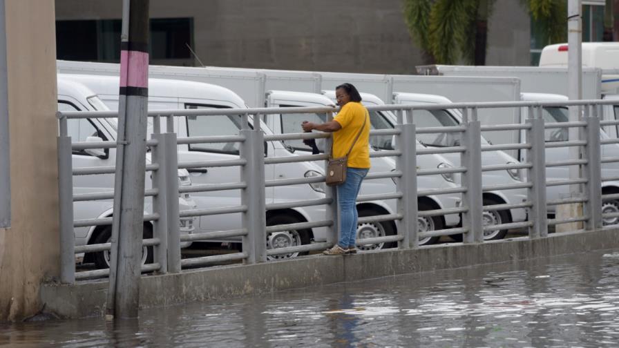 COE mantiene 17 provincias en alerta por remanentes dejados por Isaac 
