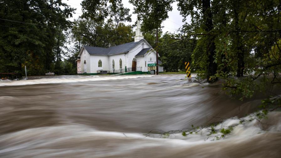 Florence deja ríos a punto de desbordarse, ciudades cercadas y 15 muertos
