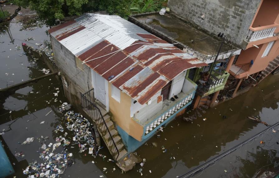 Al menos 216 desplazados y 228 viviendas afectadas por lluvias que seguirán este lunes 