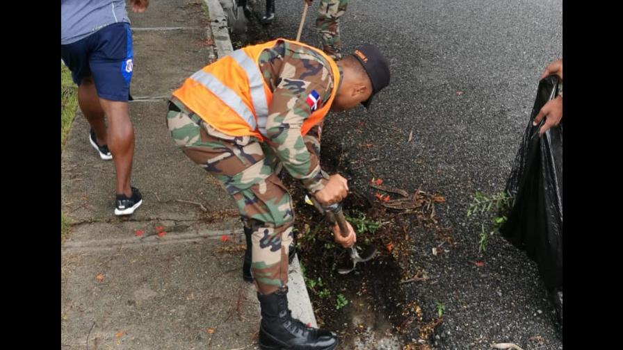 Obras Públicas interviene calles y avenidas con la limpieza de imbornales, hidrantes y filtrantes Obras Públicas interviene calles y avenidas con la limpieza de imbornales, hidrantes y filtrantes