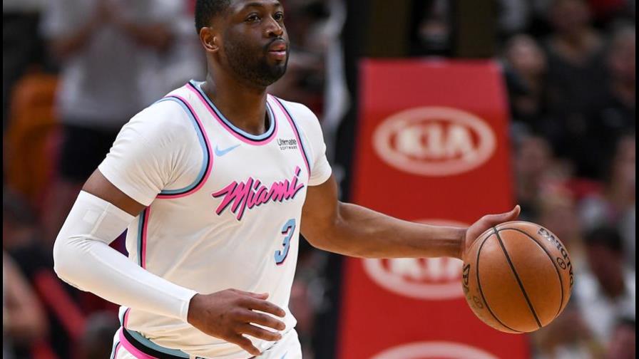 Wade anuncia que seguirá un año más en la NBA Wade anuncia que seguirá un año más en la NBA