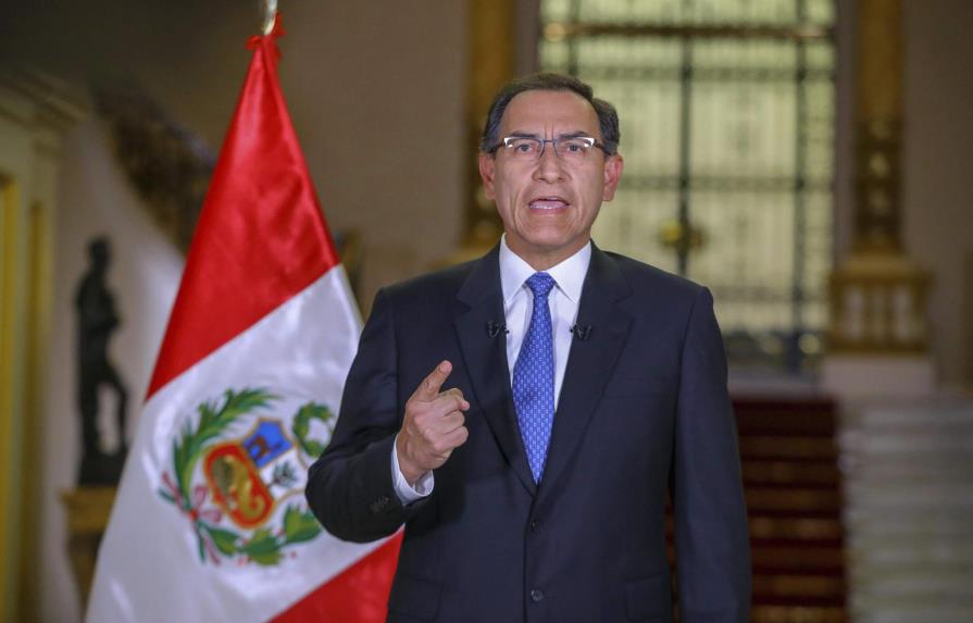 Perú avanza a choque de poderes tras amenaza de Vizcarra de disolver el Congreso