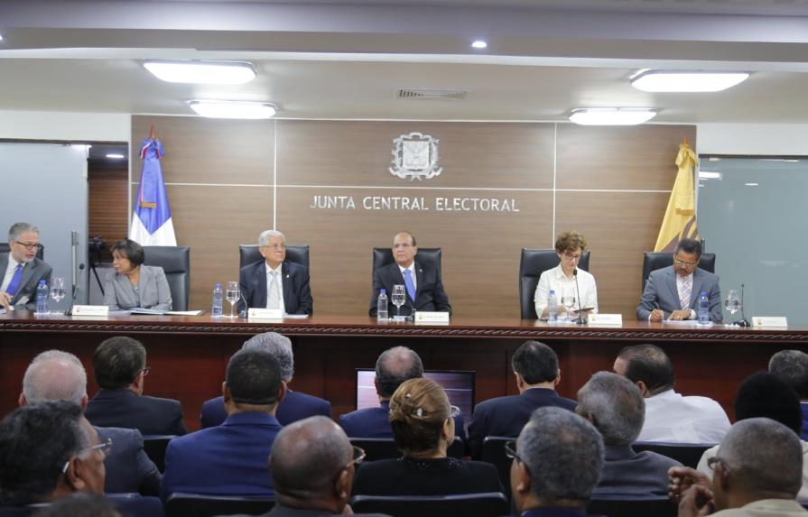 Junta Central Electoral presenta calendario electoral a partidos y sociedad civil 