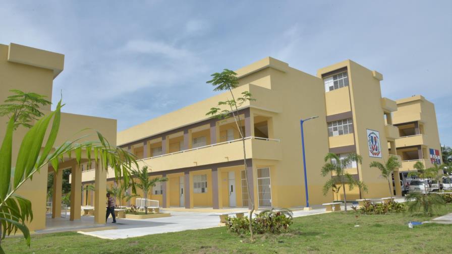 Presidente Danilo Medina entrega nuevo politécnico en Boca Chica Presidente Danilo Medina entrega nuevo politécnico en Boca Chica