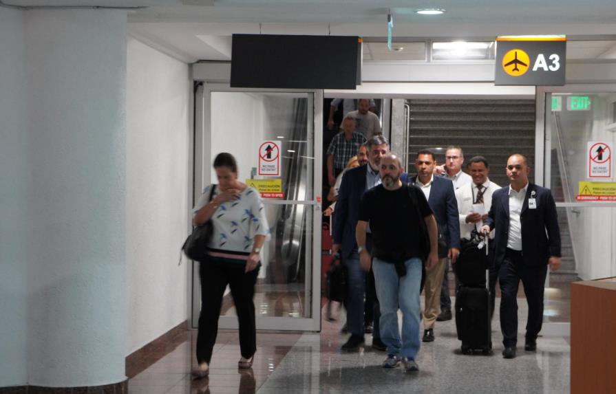 Víctor Díaz Rúa regresa al país horas antes de cumplirse el permiso otorgado por el juez