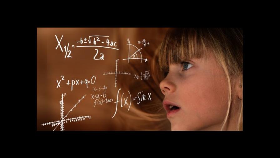 Aproximadamente unos, expresión redundante