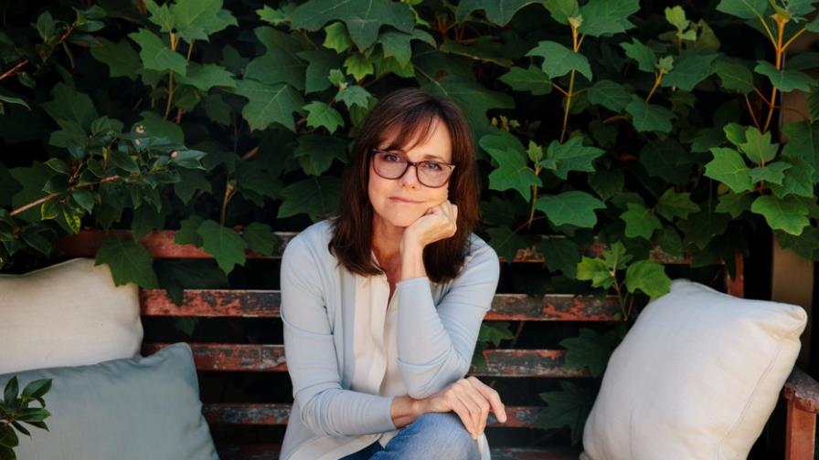 La actriz Sally Field asiste a funeral privado de Burt Reynolds La actriz Sally Field asiste a funeral privado de Burt Reynolds