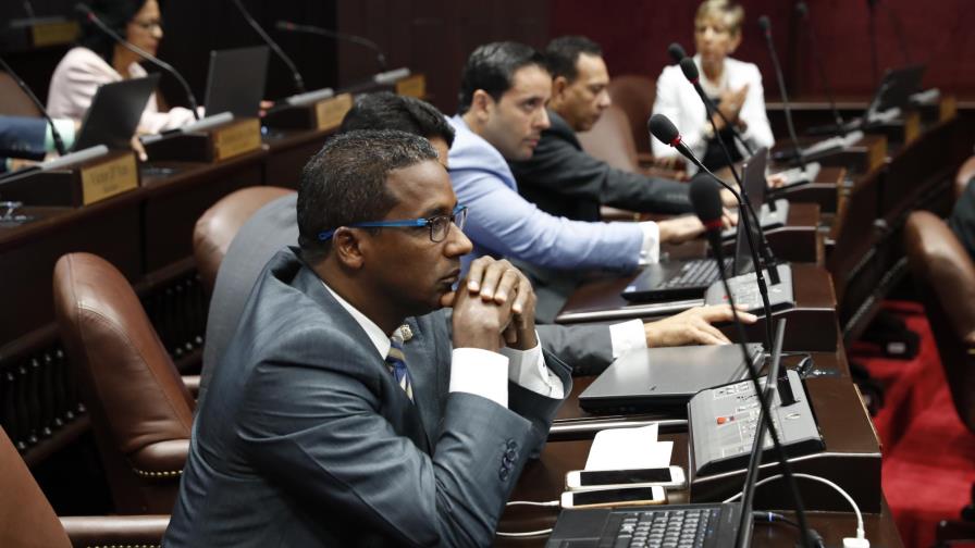 Diputados aprueban proyecto de ley que regula la lengua de señas y sistema Braille Diputados aprueban proyecto de ley que regula la lengua de señas y sistema Braille