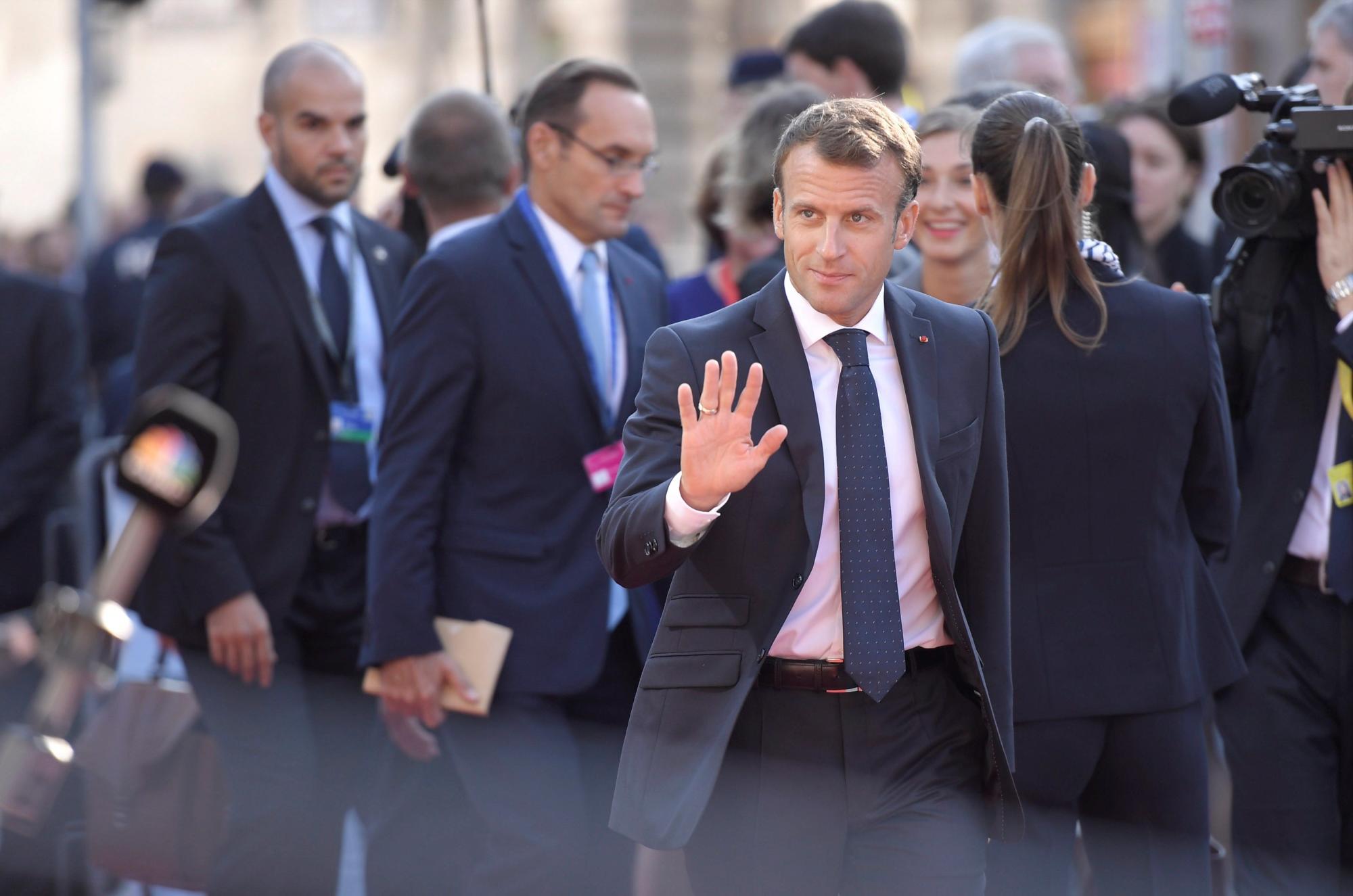 Macron asiste a cumbre 