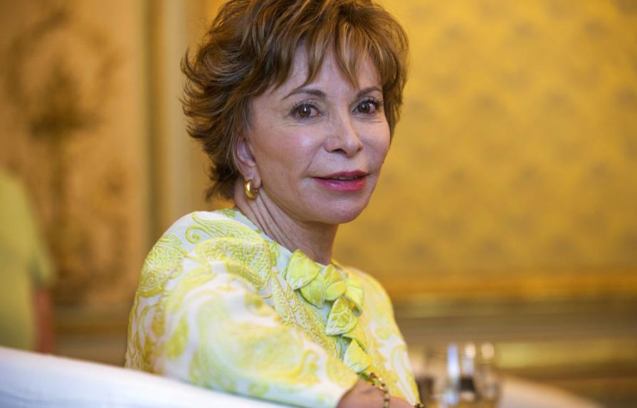 Isabel Allende recibe Premio Nacional honorario en EEUU
