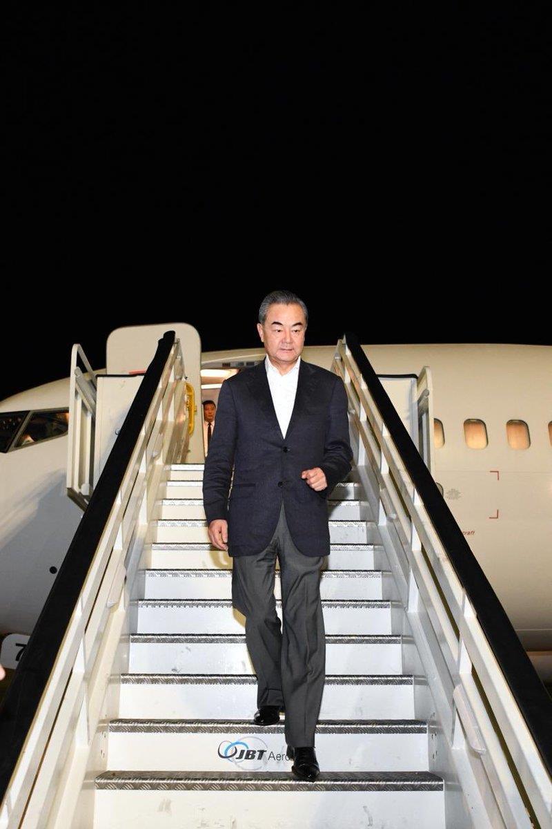 Llega al país el canciller de la República Popular China, Wang Yi