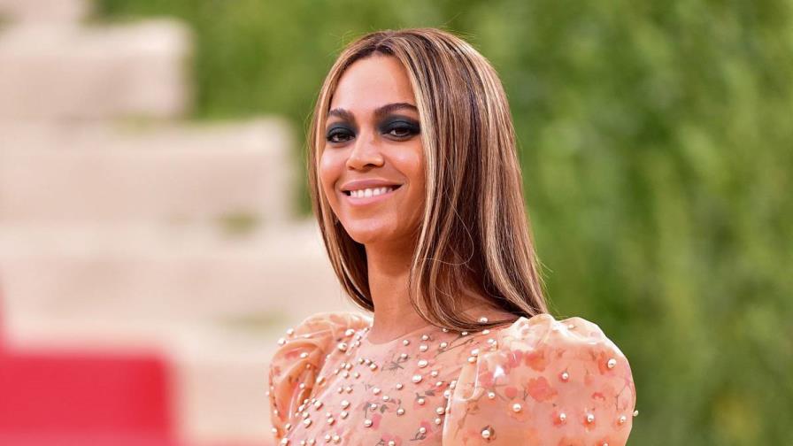 Acusan a Beyoncé de practicar brujería extrema y asesinar a su gato Acusan a Beyoncé de practicar brujería extrema y asesinar a su gato