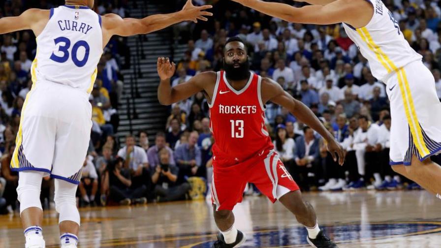 Reinicio del reloj tras tiro a canasta entre los cambios de reglas aprobados