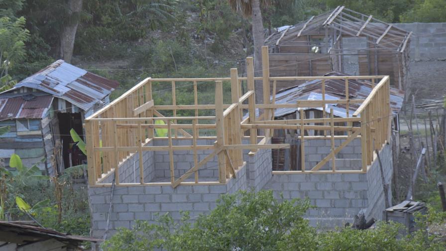 A un año de Irma y María familias no reciben ayuda en Santiago A un año de Irma y María familias no reciben ayuda en Santiago