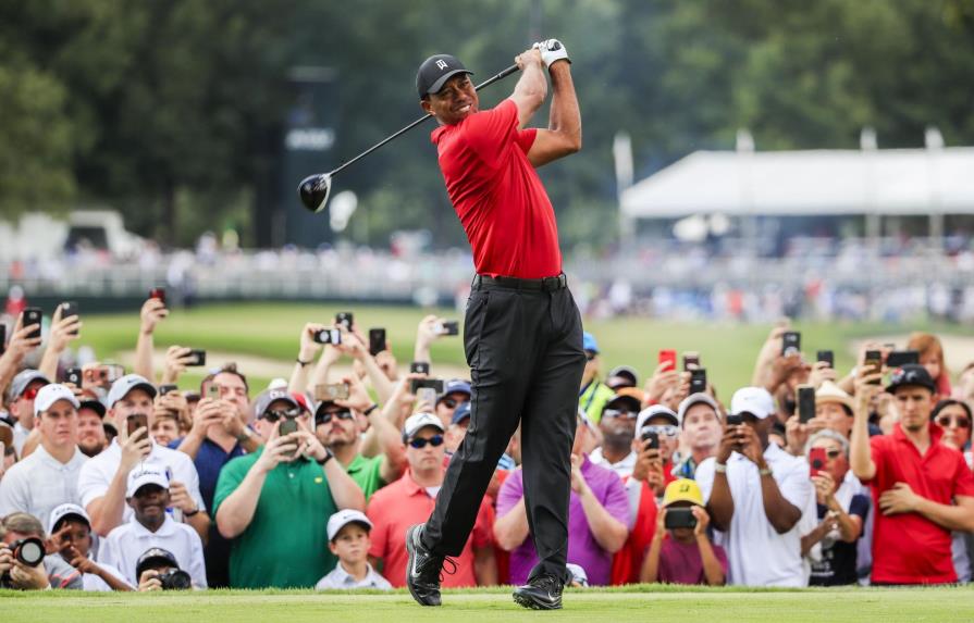 Tiger Woods gana el Tour Championship y acaba con su sequía