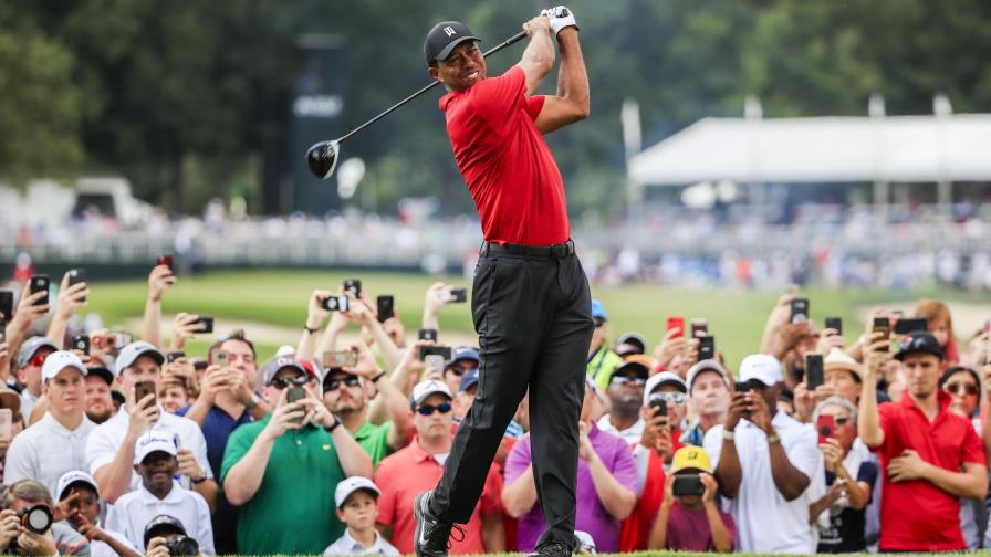 Tiger Woods gana el Tour Championship y acaba con su sequía Tiger Woods gana el Tour Championship y acaba con su sequía