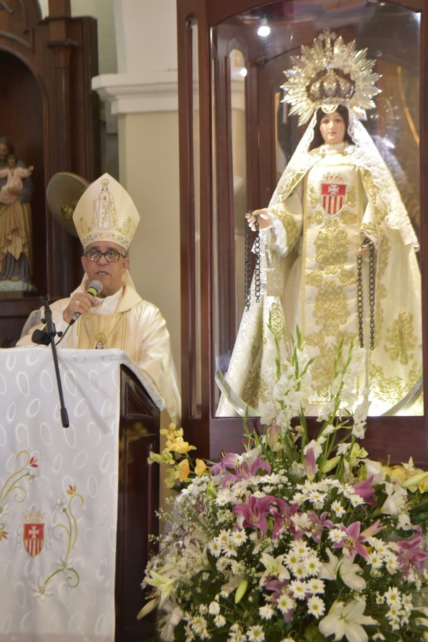 El obispo de la diócesis de La Vega, monseñor Héctor Rafael Rodríguez, durante una de las misas por el Día de Nuestra Señora de las Mercedes.