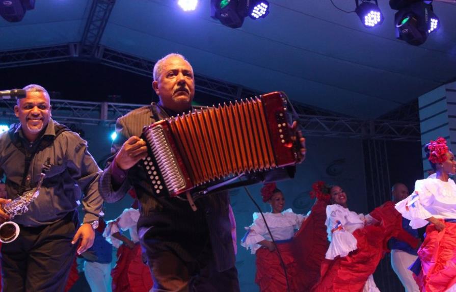 Fefita La Grande, Francisco Ulloa y Peña Suazo ofrecerán conciertos en la Plaza España