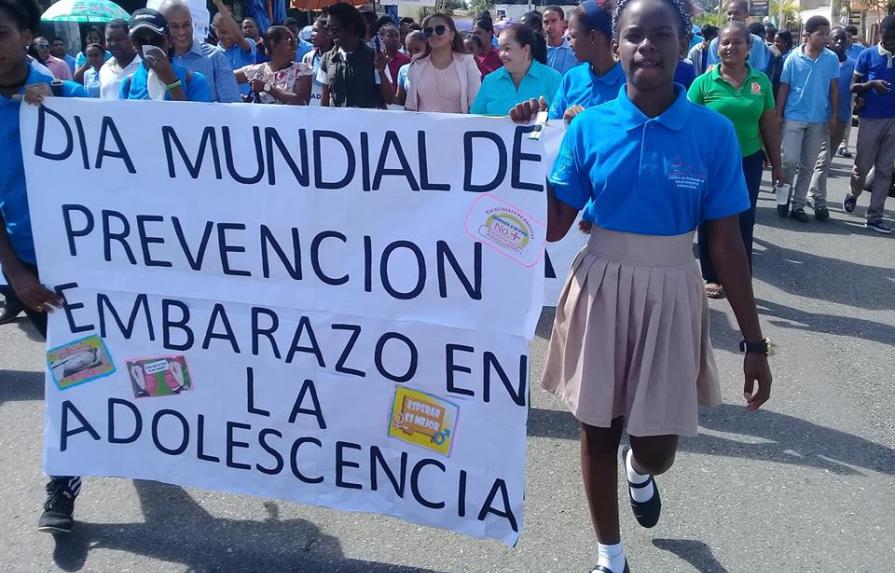 Organizaciones de Monte Plata marchan en el Día Mundial de la Prevención del Embarazo  Adolescente