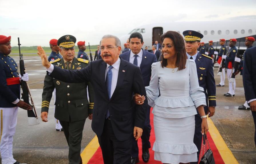 Presidente Medina llegó al país tras su participación en asamblea de la ONU