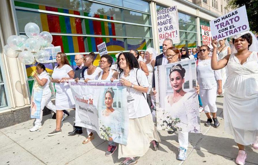 Marchan para recordar asesinato de dominicana por su expareja previo a su boda