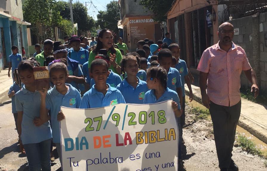 Dominicanos celebran Día de la Biblia