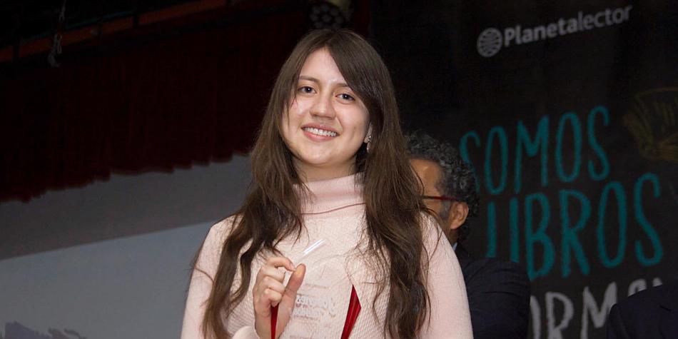 Premio de Novela Jóvenes Talentos es entregado a colombiana de 18 años