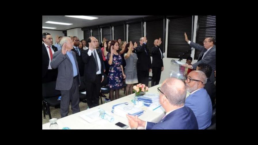 Juramentan como dominicanos a 42 extranjeros; mayoría procede de Colombia Juramentan como dominicanos a 42 extranjeros; mayoría procede de Colombia