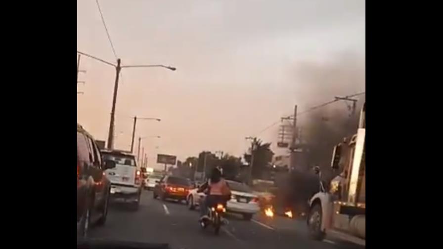 Protesta en la autopista Duarte agrava circulación de vehículos Protesta en la autopista Duarte agrava circulación de vehículos