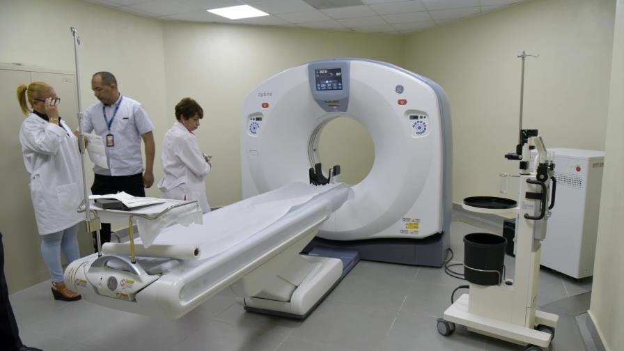 Tomógrafo del hospital infantil de Santiago se mantiene funcionando